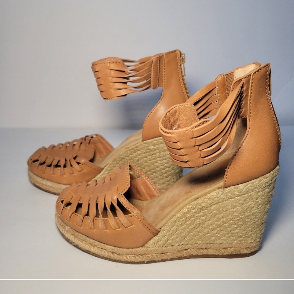 Tommy Bahama Tan Wedge Sandals with Jute Heel - Picture 3 of 8